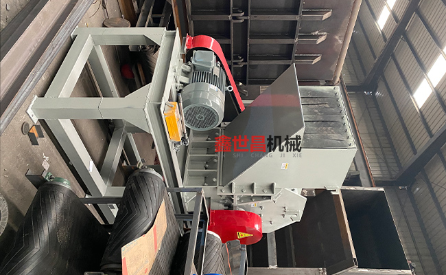 800小型易拉罐粉碎機發往湖南