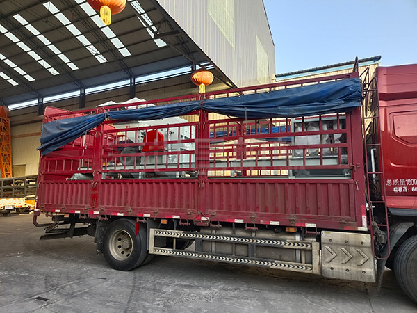 1000型花盒破碎機發往湖南