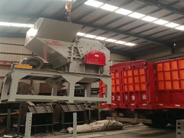 湖南1000型破碎機發貨現場